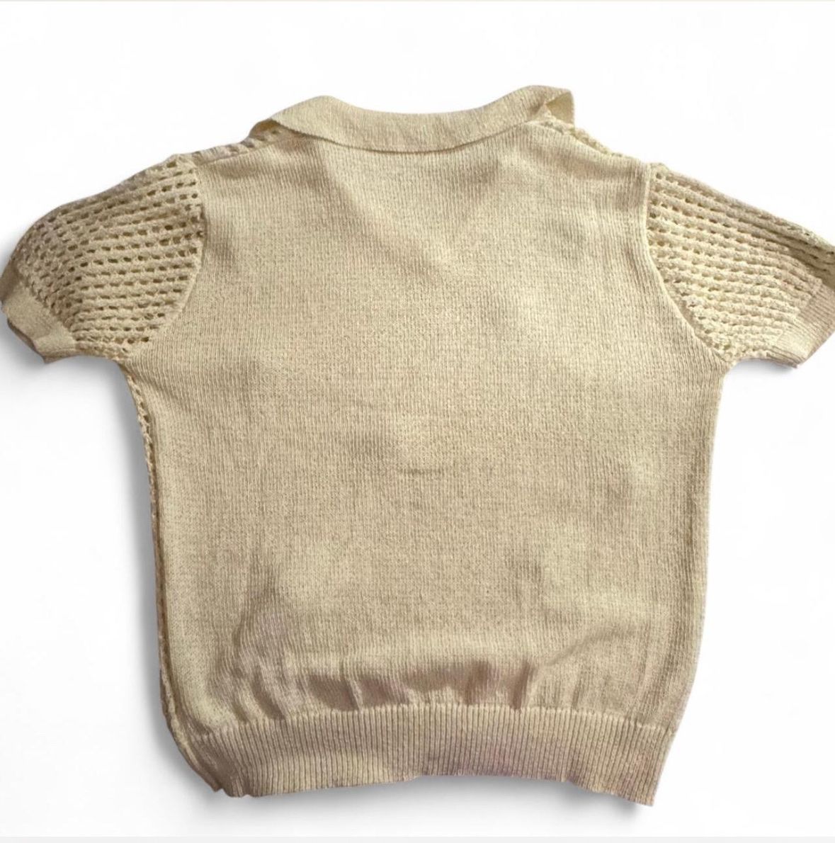Top: Pull d'été crème avec fleurs bleues – Nuovo (secondo la descrizione) da St. Gallen venduto da lor_q58n 1