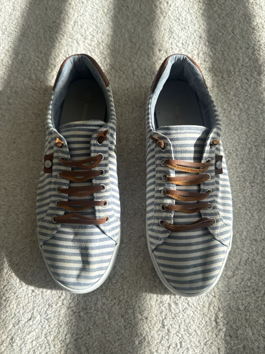 Graceland Damenschuhe: Gestreifte Sneaker – Gebraucht aus St. Niklausen LU von car_2562
