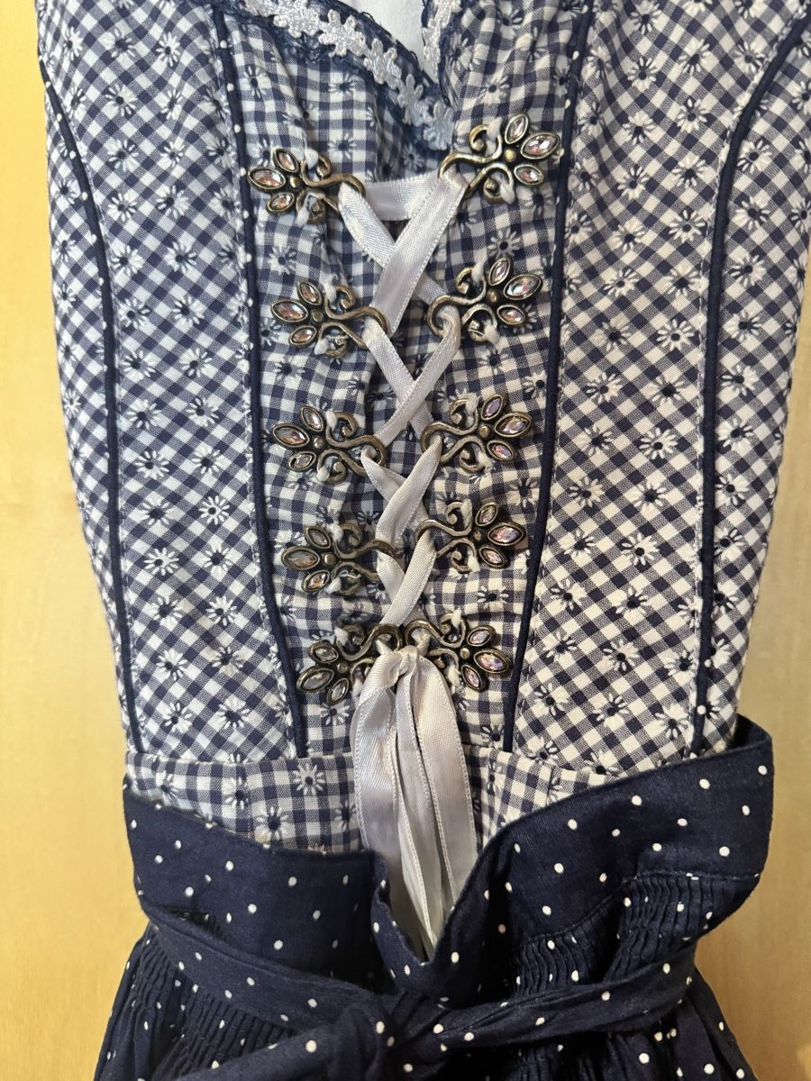 C&A Vestiti: Dirndl  – Usato da Cazis venduto da Deezlila 1