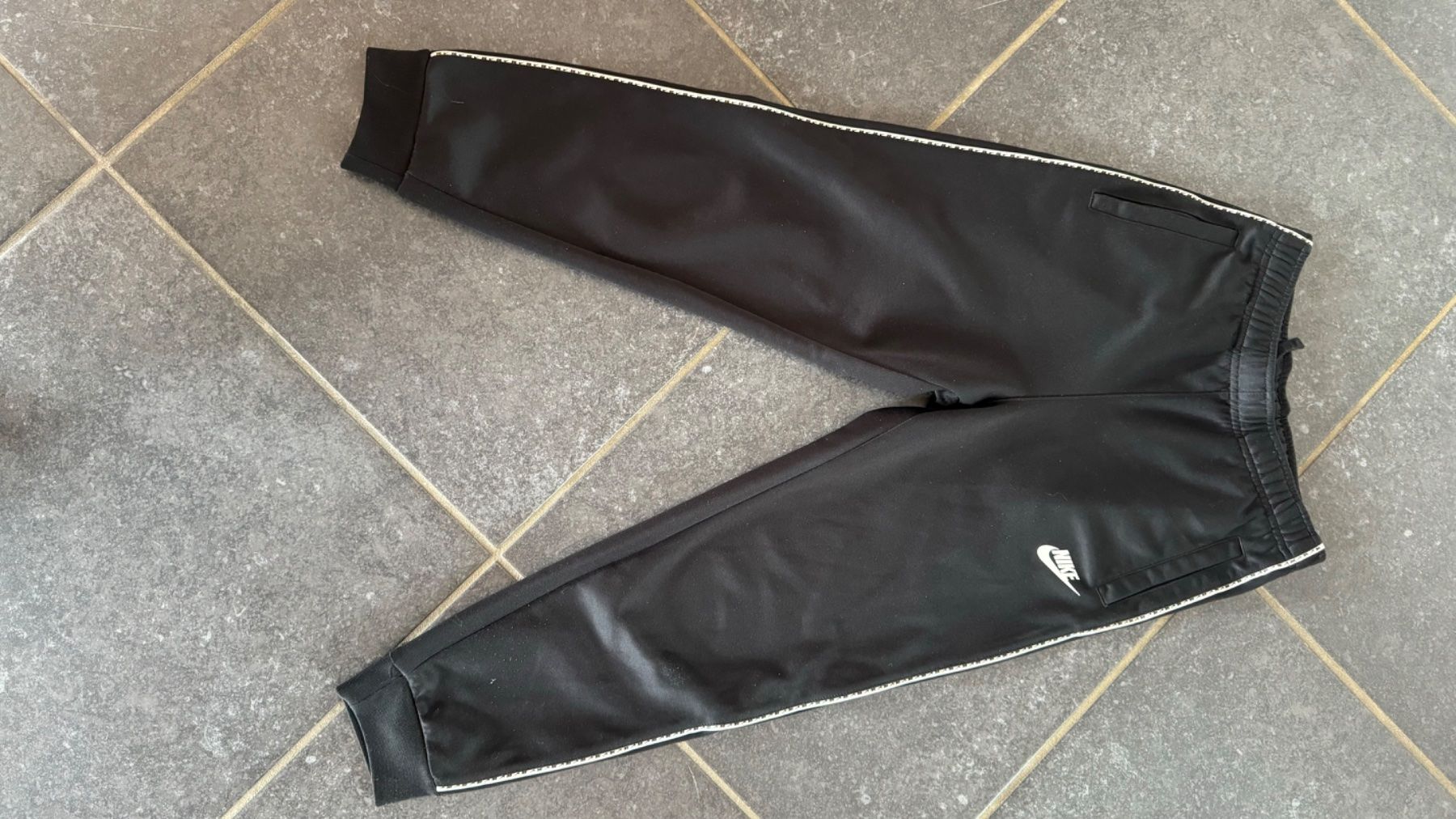 Nike Pantaloni: Training Nike – Usato da Les Enfers venduto da ano_txy6