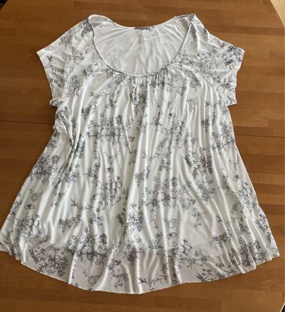 ultraleichte Tunika mit hübschen Motiven  L/XL