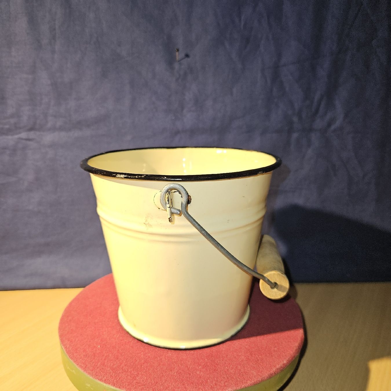 Sonstiges für Haushalt & Wohnen: Retro Emaille Eimerli mit Holzgriff, Vintage Look! – Gebraucht aus Kriens von gra_fhn7 4