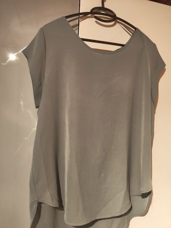 Shirt / Bluse / knitterfrei / Grau-Grün /  Grösse 42 / L