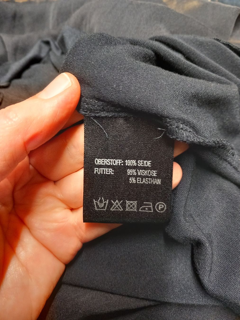 Hallhuber Vestiti: Seidenkleid Hallhuber Gr.36 schwarz – Usato da Gwatt (Thun) venduto da umwelt-brocki 3