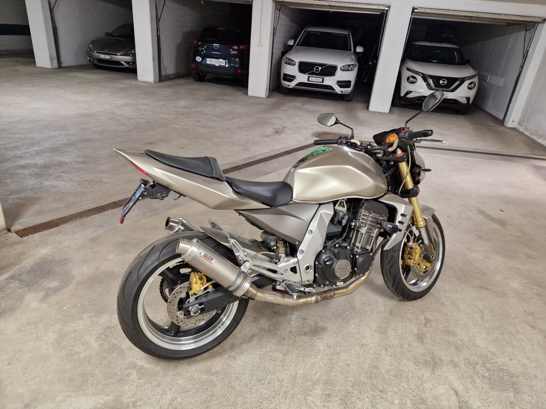 Kawasaki Strada: KAWASAKI Z1000 – Usato da Nesslau venduto da DerSchreinerMeister 4