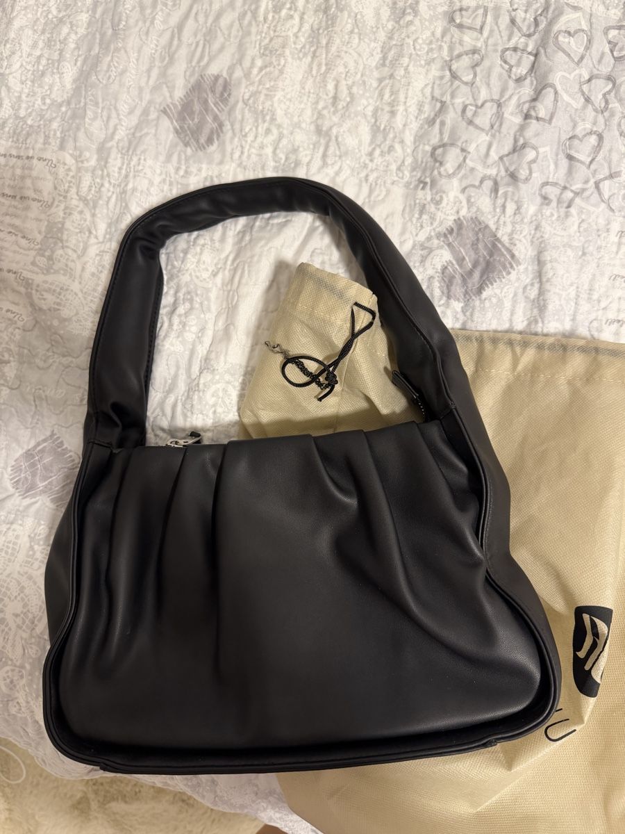 Taschen für Damen: Handtasche Schwarz Kunstleder – Gebraucht aus Basel von sid_dem 1