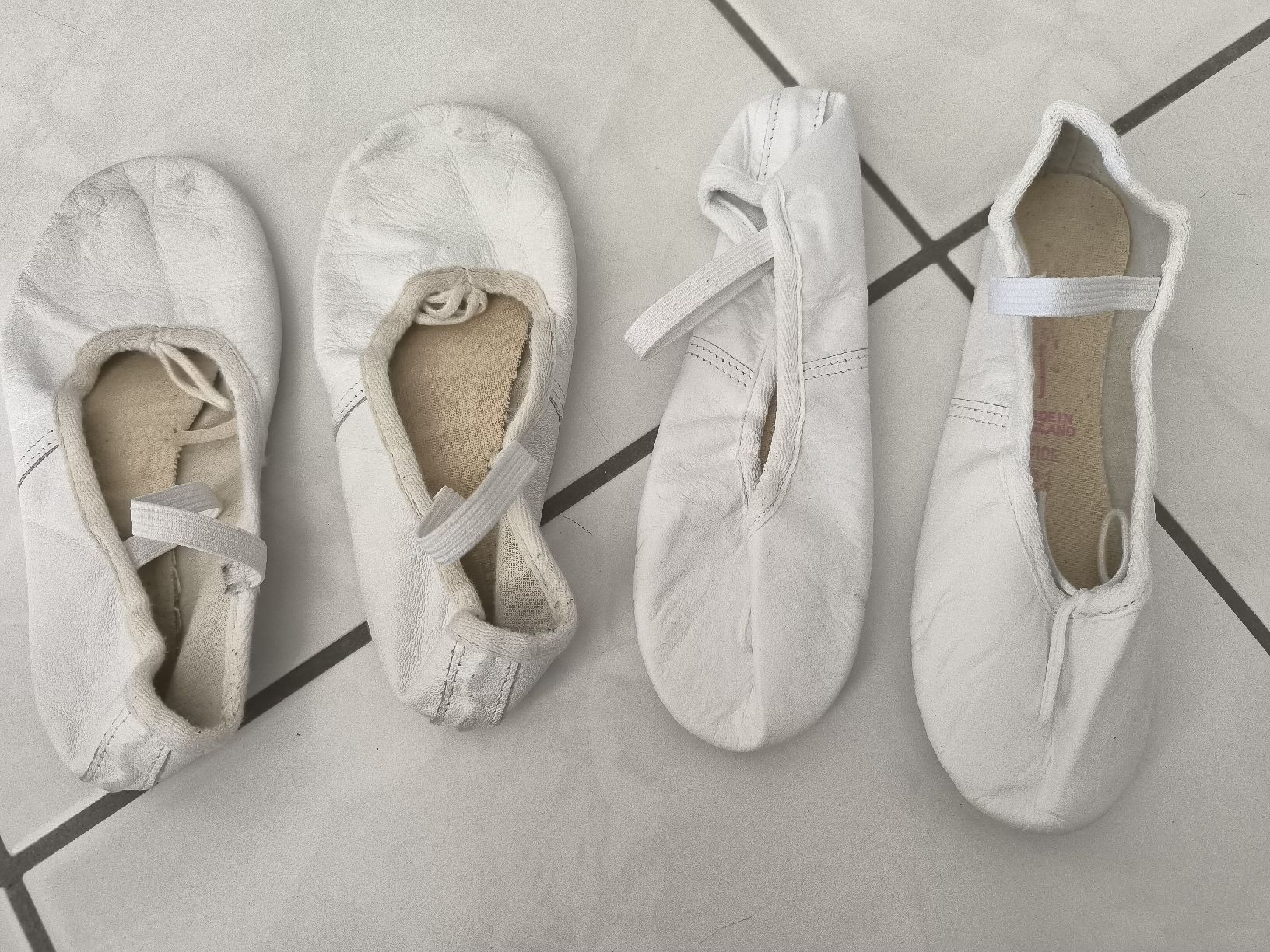 Scarpe per ragazze: Weisse Leder Ballettschuhe, Grösse 2-2 1/2 – Usato da Thun venduto da Neya_12 2
