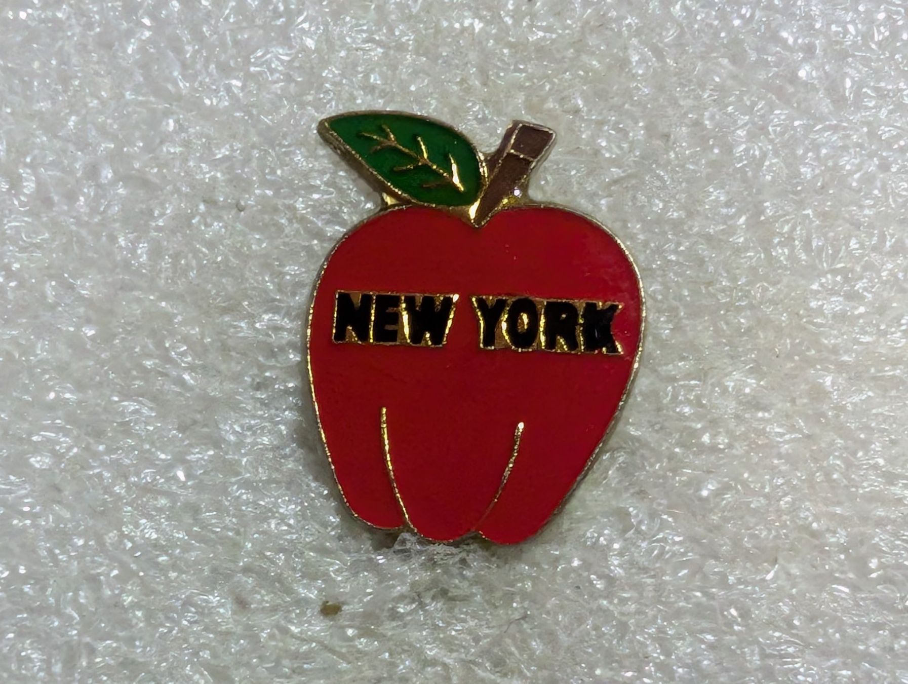 Placchette & Badge: Ansteckpin 157: New York – Usato da Oppligen venduto da Pin-Fall-Shop