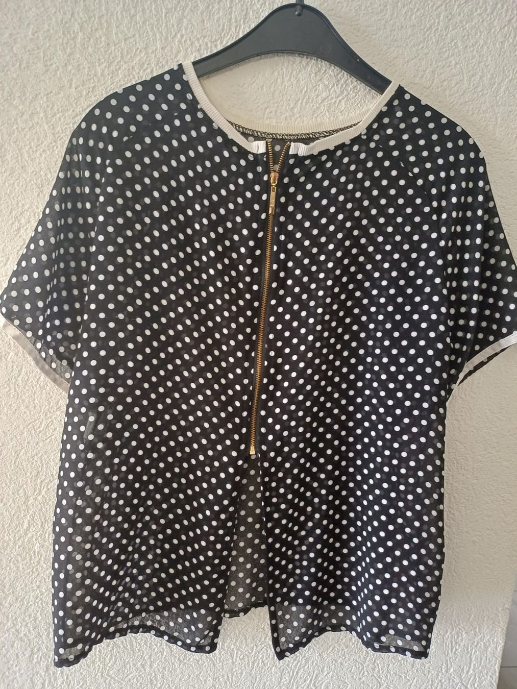 Top: Blouse d'été à pois – Usato da Collonges venduto da cam_72xf 1