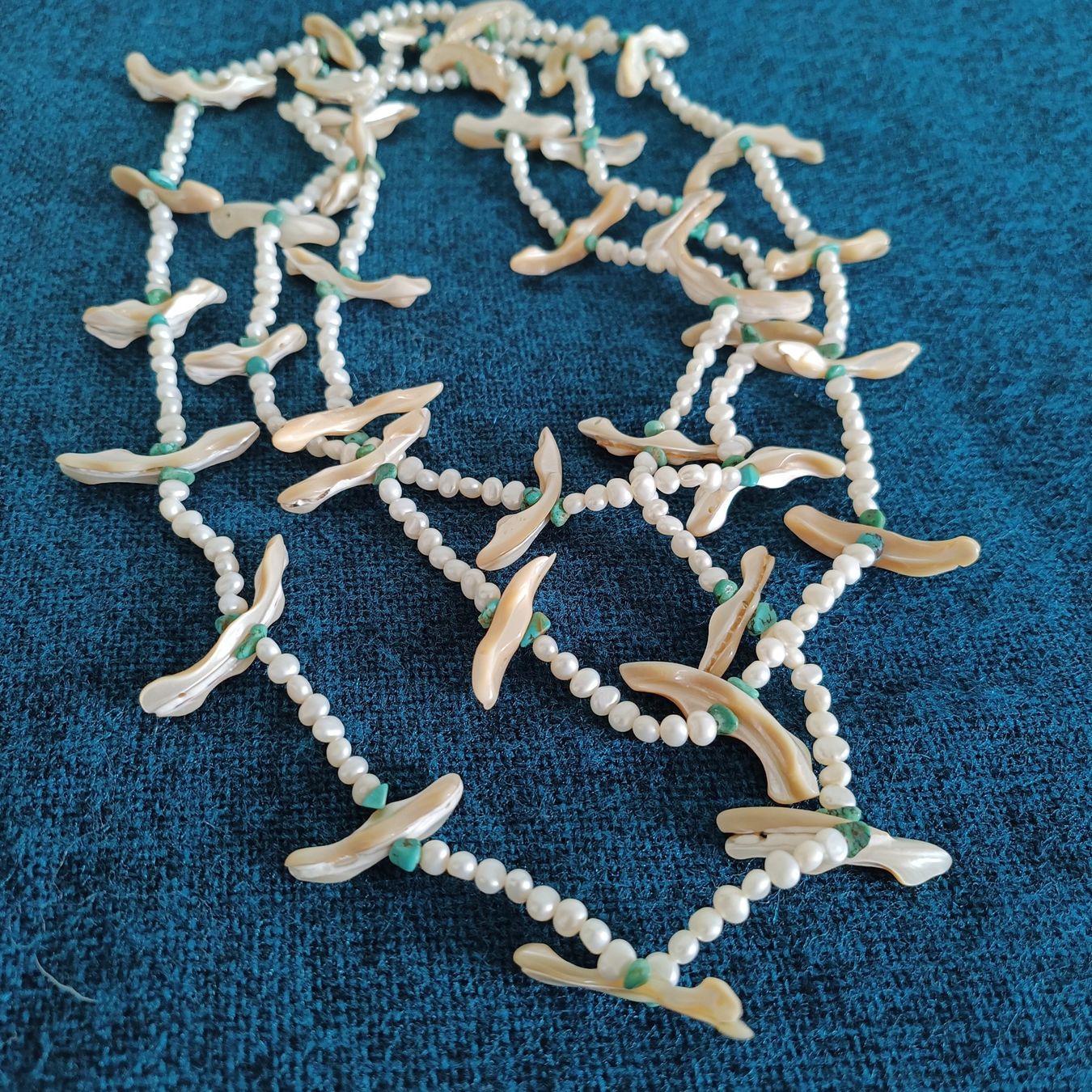 Catenine: Elegante Perlenkette mit Perlmutt und Türkis – Usato da Birr venduto da sen_8djr 6