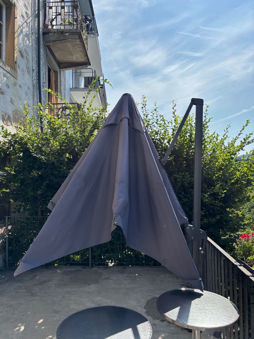 Sonnenschirme: Sonnenschirm Pendelschirm Anthrazit guter Zustand – Gebraucht aus Olten von Walkabout11 2