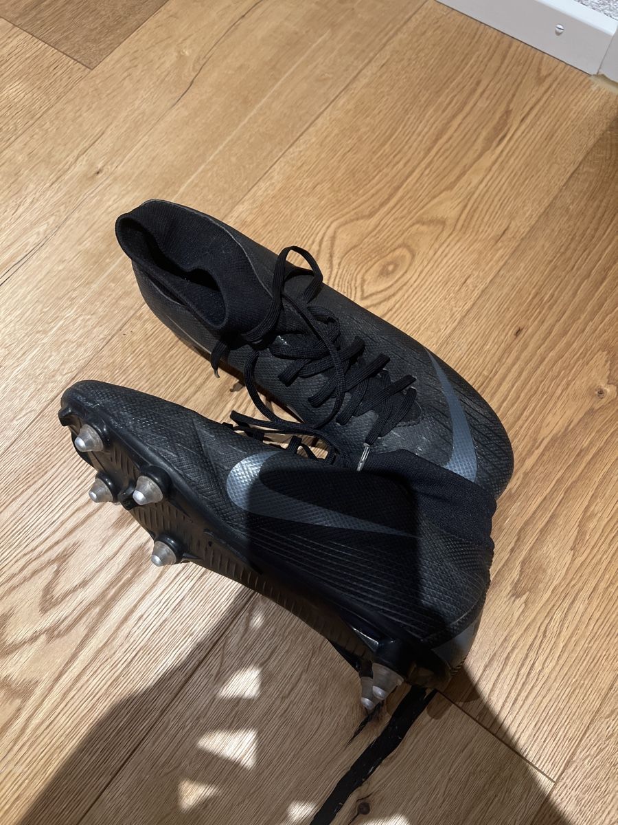 Nike Schuhe für Jungen: Nike Fussballschuhe Gr. 40 – Gebraucht aus Feldbrunnen von soon-nam 2