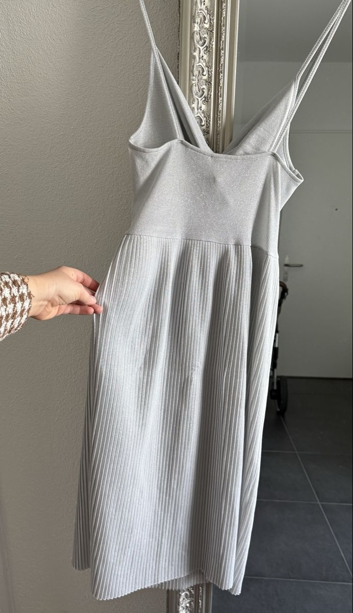 Mango Kleider: Festliches Plisséekleid Grösse M/L – Neu (gemäss Beschreibung) aus Olten von smashbox 2