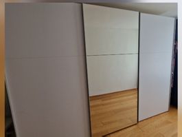 Kleiderschrank