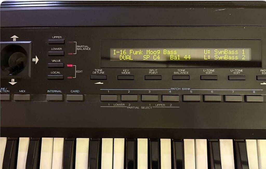 Roland Strumenti musicali: Roland D50 Linear Synthesizer – Usato da Reinach BL venduto da apl_b7pz