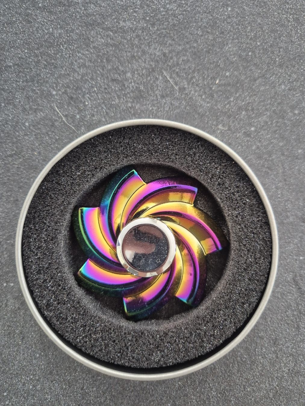 Spielzeuge: Fidget Spinner - Coole Regenbogenfarben    Top Zustand – Neu (gemäss Beschreibung) aus Büsserach von Fairprice_83 3