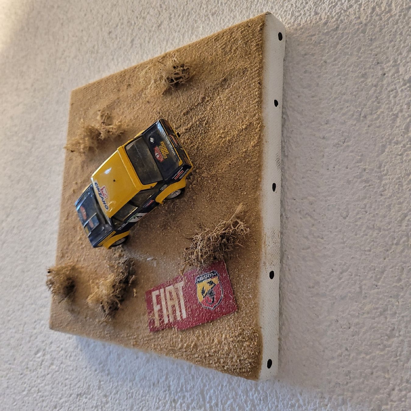 Abarth Modellautos: Fiat Abarth Deko-Objekt, Modellauto auf Leinwand, 1/43 – Gebraucht aus Schwarzenburg von modelCARama 2
