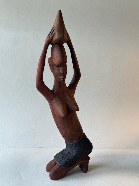 Statuette: Holzfigur Frau – Usato da Murten venduto da Bodoni59