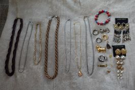 1 schönes 22 teiliges Modeschmuck Set