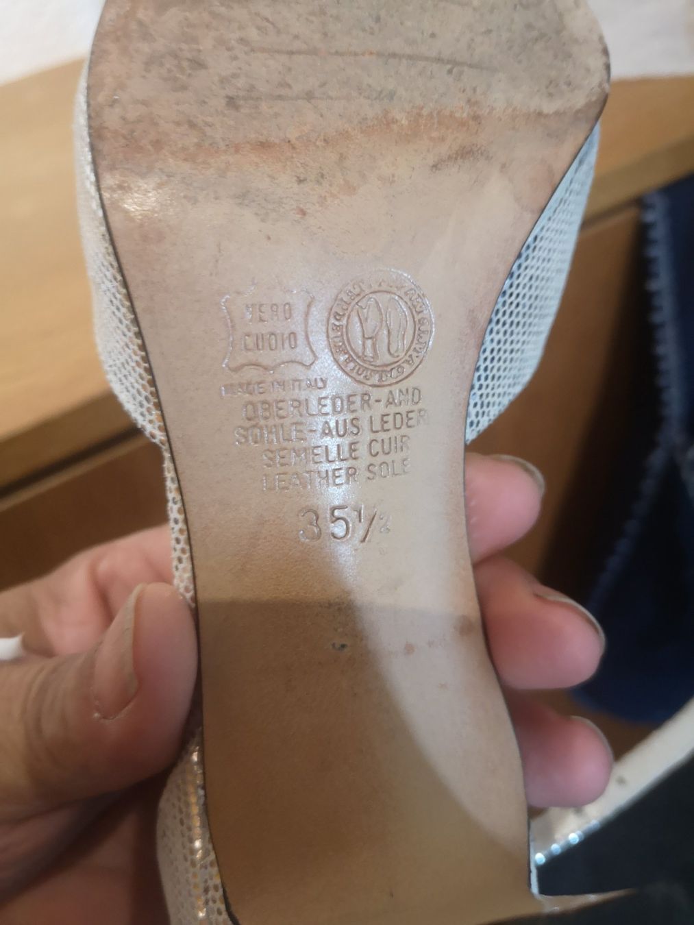 Scarpe da donna: Damenschuh mit Handtasche – Usato da Lostorf venduto da rubileo 6