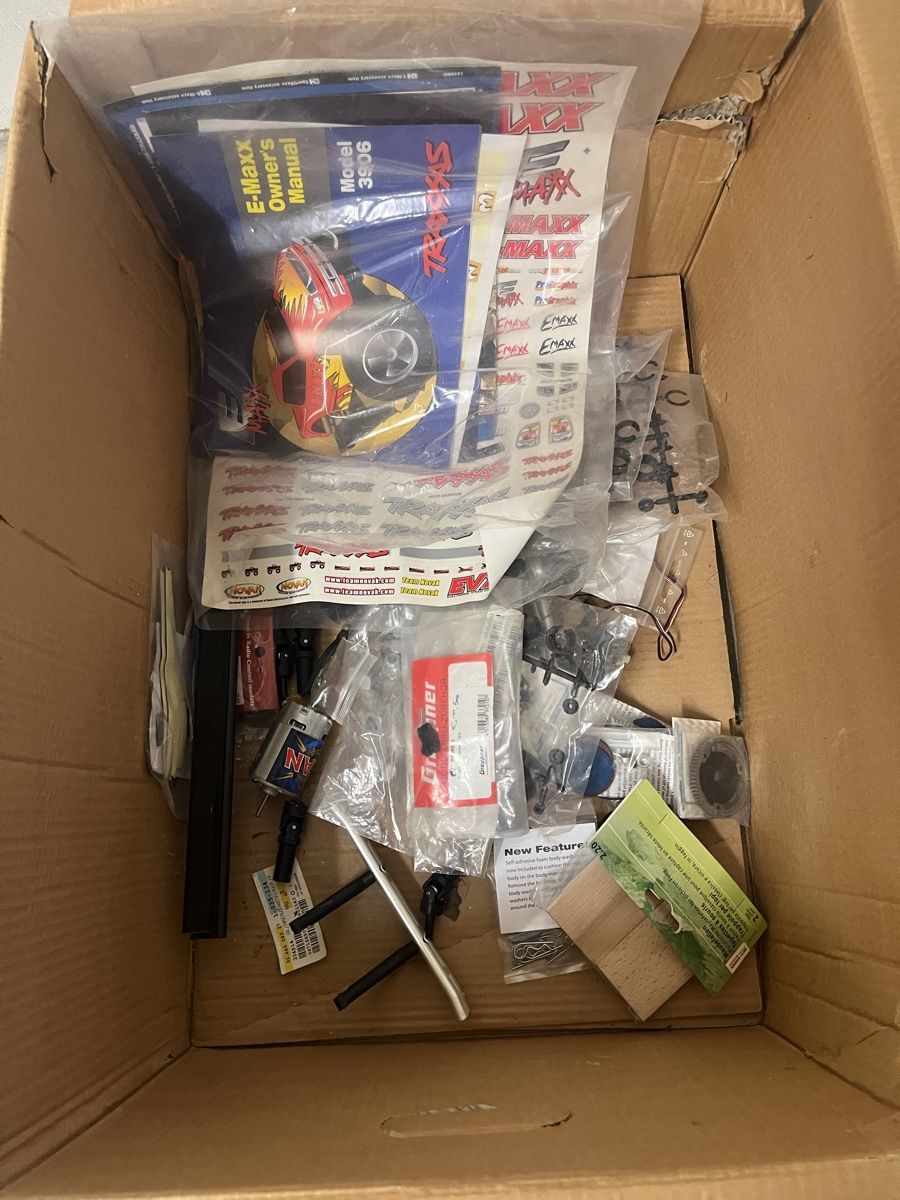 RC Modellbau: Zwei RC Model Monstertruck – Gebraucht aus Pratteln von Gren3 2