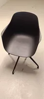 Chaise disign architecturale valeur 200 chf