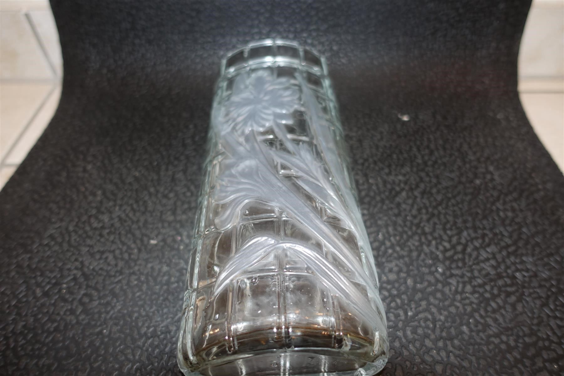 Vasen & Gefässe: Vase mit Blumenmotiv, oval, schwer, Glas – Gebraucht aus Aesch ZH von Goonies_1 5
