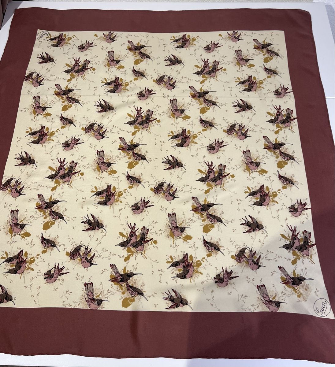 Gucci Foulards, Tücher & Schals: Foulard en soie Gucci  – Gebraucht aus St-Pierre-Clages von ste_xk6p 1