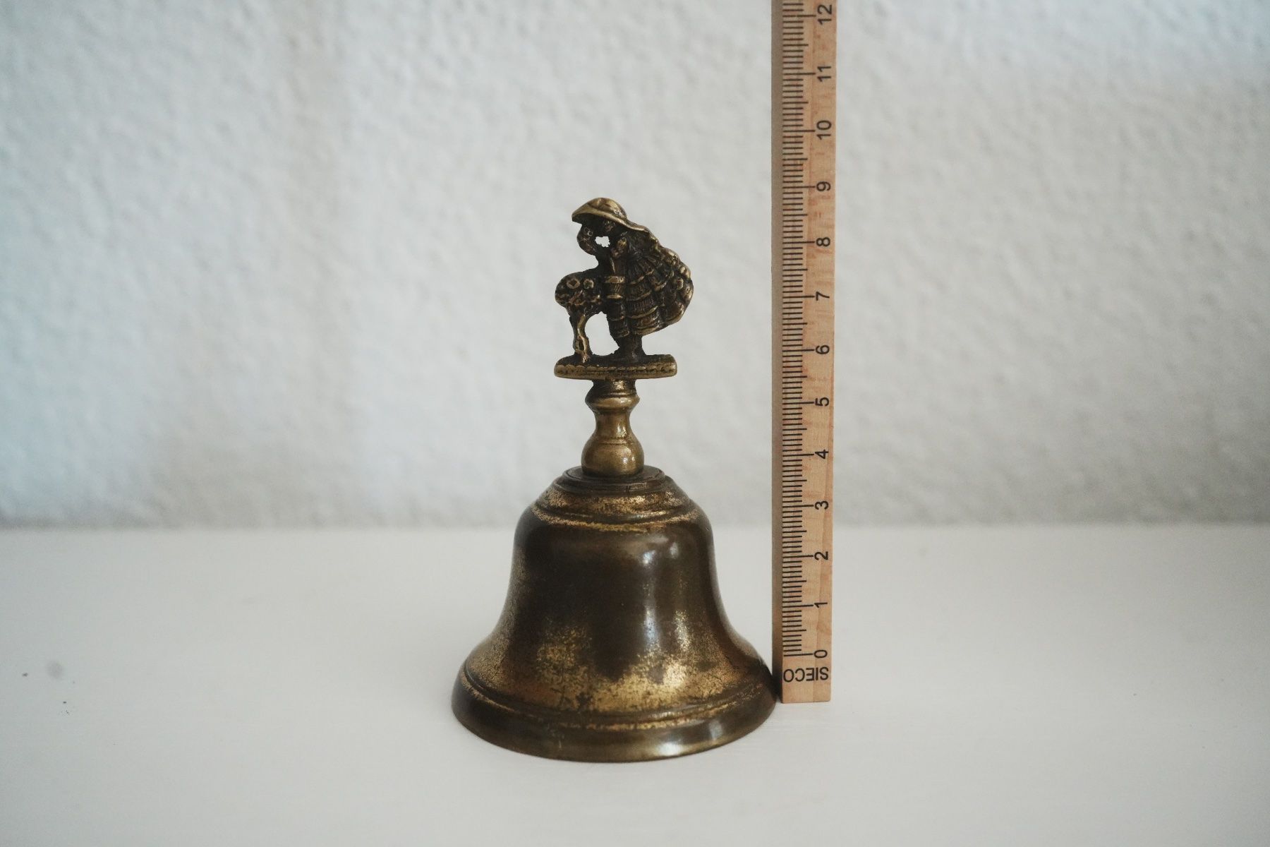Campanacci mucche: Messing-Glocke, Schäferin mit Lamm, Vintage, 10 cm, klingend – Usato da Volketswil venduto da HeredisAntiques 4