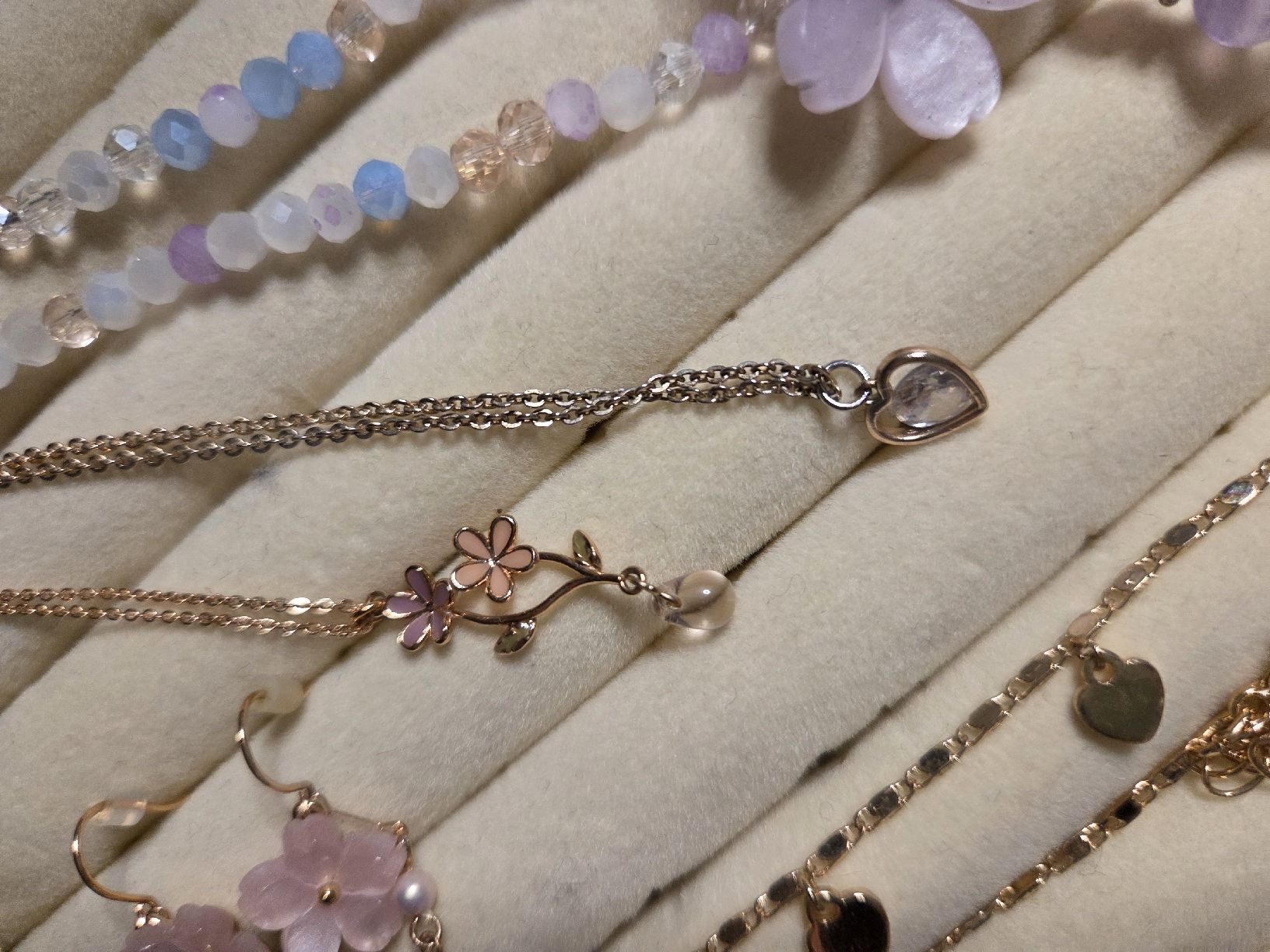 Autres bijoux: Schmucksammlung rosa – Neuf (Voir description) à Basel par Hagksbn 3