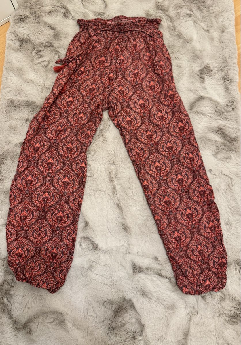 Hosen: Damen Pluderhose mit Muster rot und schwarz  – Neu (gemäss Beschreibung) aus Marbach SG von Rob_sta