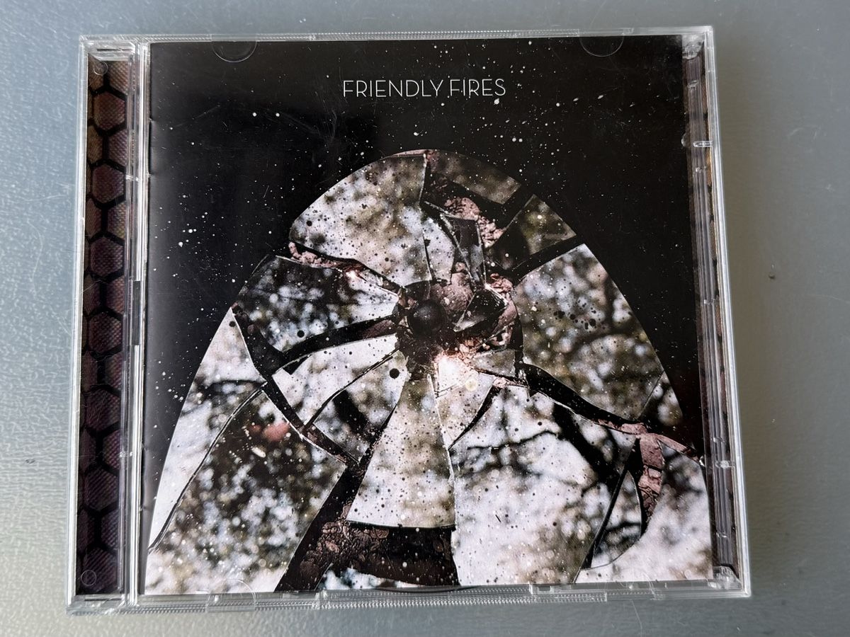 CD: Friendly Fires - Album + Live DVD - Special Edition – Usato da Oberried Brienz venduto da Chyara 2