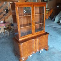 Antiker Vitrinenschrank aus Holz gebraucht guter Zustand