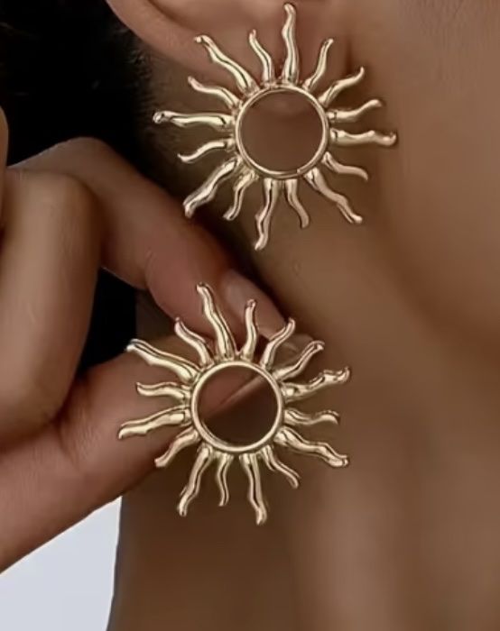 Orecchini pendenti & Orecchini a lobo: Sonnige Ohrringe, goldfarben – Nuovo e nell'imballaggio originale da Saanen venduto da SoniaMichaela