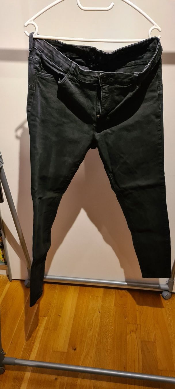 H&M Jeans: Jeans schwarz – D'occasion à Rümlang par Trojka25 1