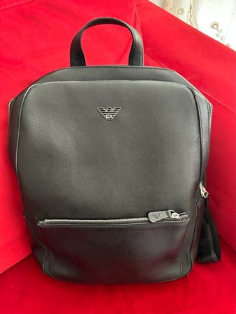 Wie neu Armani Lederrucksack Sac a dos en cuir  670 chf