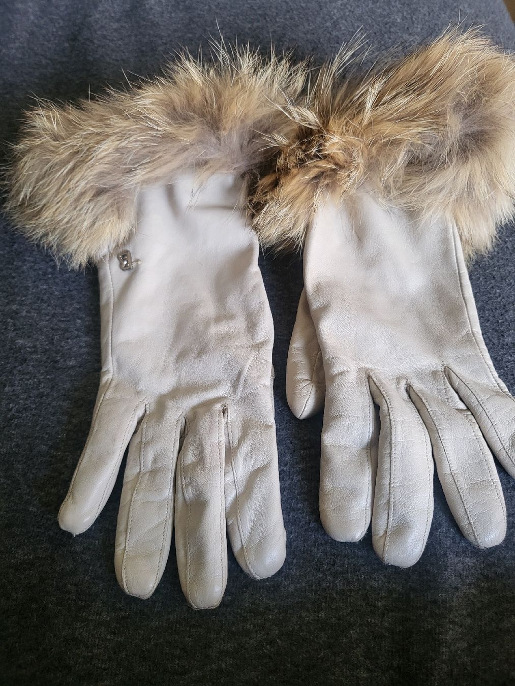 Bogner Guanti & manicotti: Bogner Lederhandschuhe mit Fell – Usato da Jona venduto da ramona024