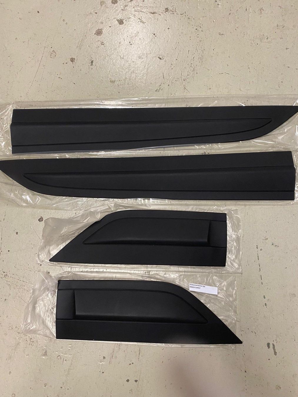 Suzuki Accessori per altri veicoli: Seitenschutleisten-Sat 2x – Nuovo e nell'imballaggio originale da Egerkingen venduto da KISUTO