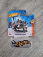Hot Wheels HW Hot Trucks 2023 Toon'D 83 Chevy Silverado 1/10