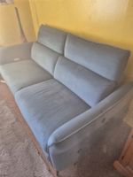 Sofa mit elektrischen Beinstützen. Sieht in echt besser aus!