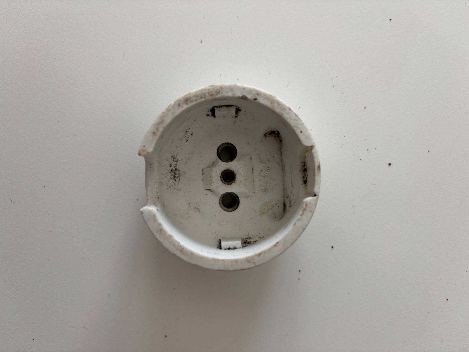 Stecker: Steckdose, antik (ohne Inhalt) – Gebraucht aus Niederurnen von Guste 1