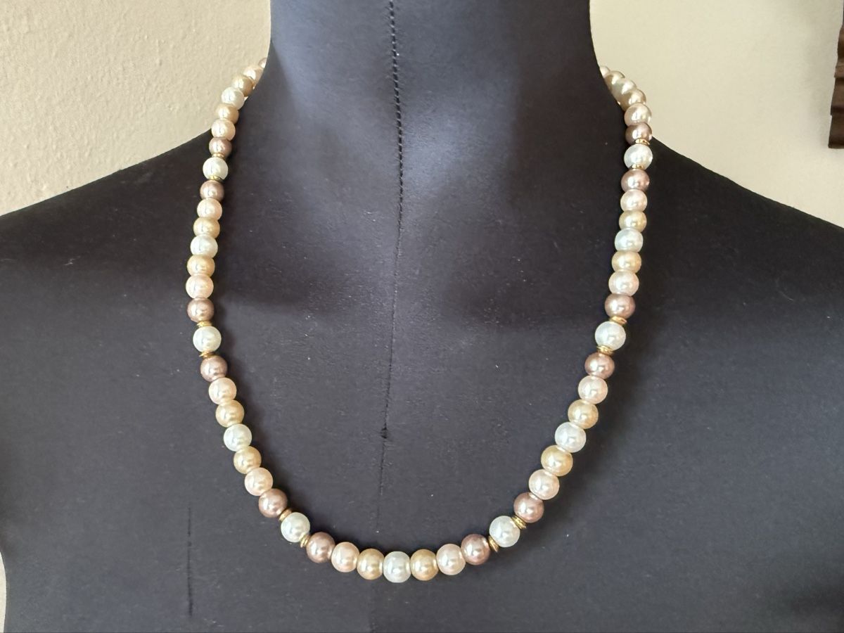 Catenine: Vintage Cremefarbene und rosa Perlenkette – Usato da Lamone venduto da LaCantinaMagica 1