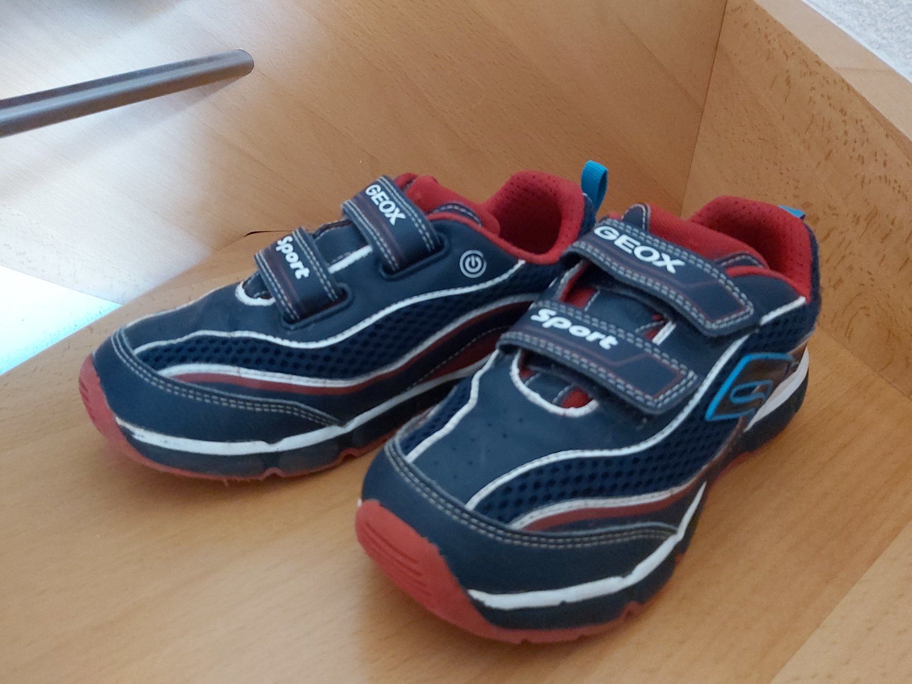 Geox Scarpe per ragazzi: Geox Halbschuhe aus 1. Hand, Grösse 33 – Usato da Zeiningen venduto da Efifi