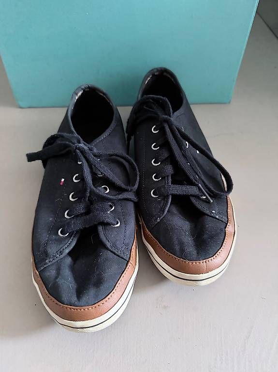Chaussures femmes: Thommy Hilfiger Sneaker low Gr. 40 – D'occasion à Ebikon par immo-th 2