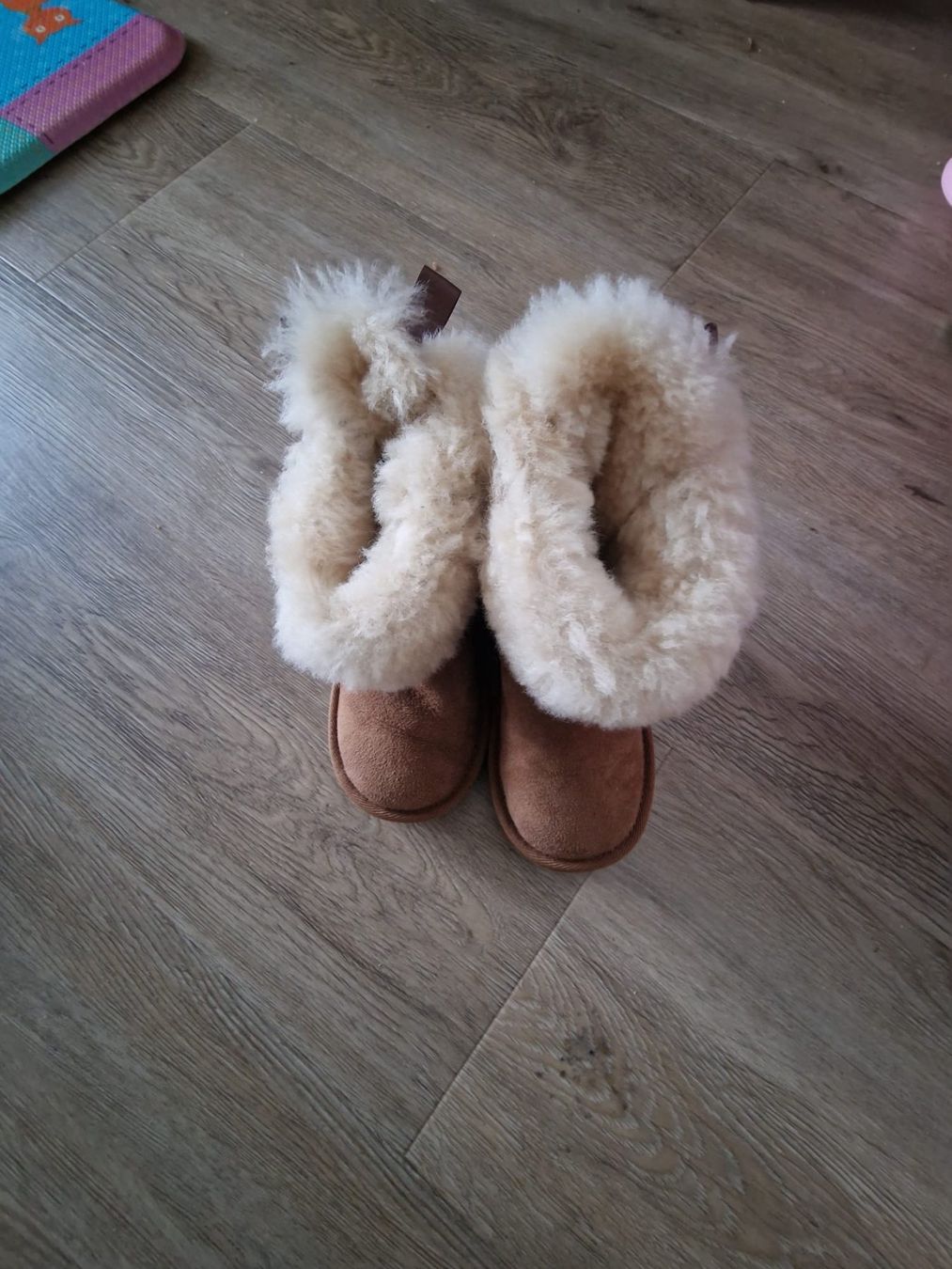 Ugg Scarpe per ragazze: UGG boots neuwertig gr. 25 – Usato da Seftigen venduto da G00 5