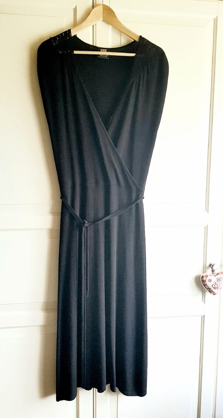 Madeleine Vestiti: Feinstrick Kleid Madeleine Gr 40 Viscose – Usato da Menznau venduto da Valinor 1
