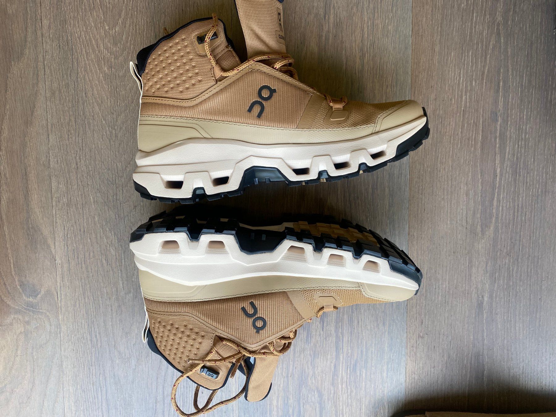 On Scarpe da donna: WANDERN   Cloudrock Mid WP Sphinx | Sand Grösse: 38(W) – Nuovo (secondo la descrizione) da Herrliberg venduto da catherinestalder 4