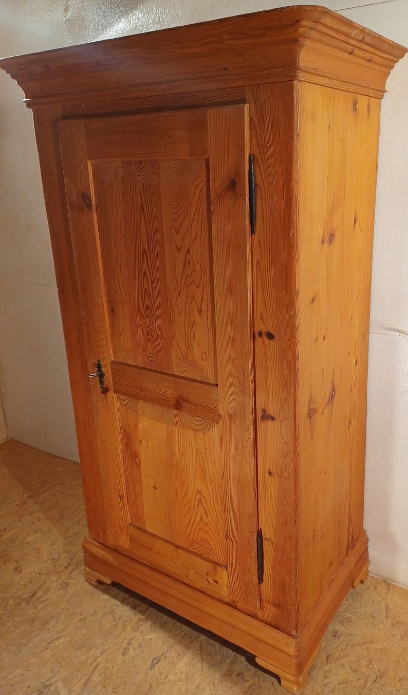 Armadi: Antiker Tannenholz Schrank – Usato da Stettfurt venduto da noaron 6