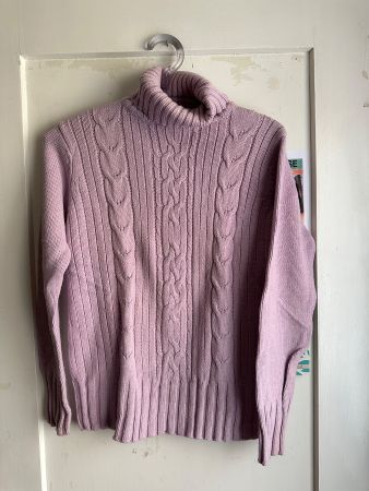 Lila Rollkragenpullover Zopfmuster, Grösse S,Top!