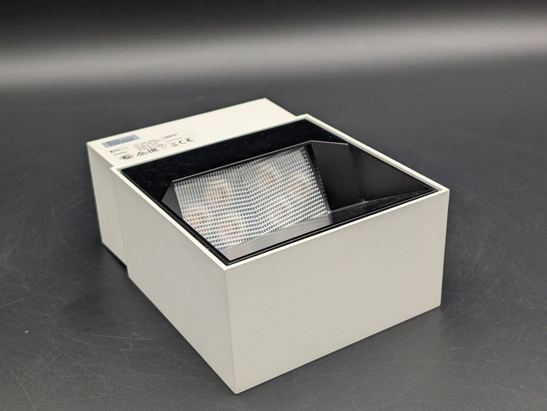 Lampade: ERCO Pantrac Deckenfluter 65083.000 – Usato da Winterthur venduto da Hint17 3
